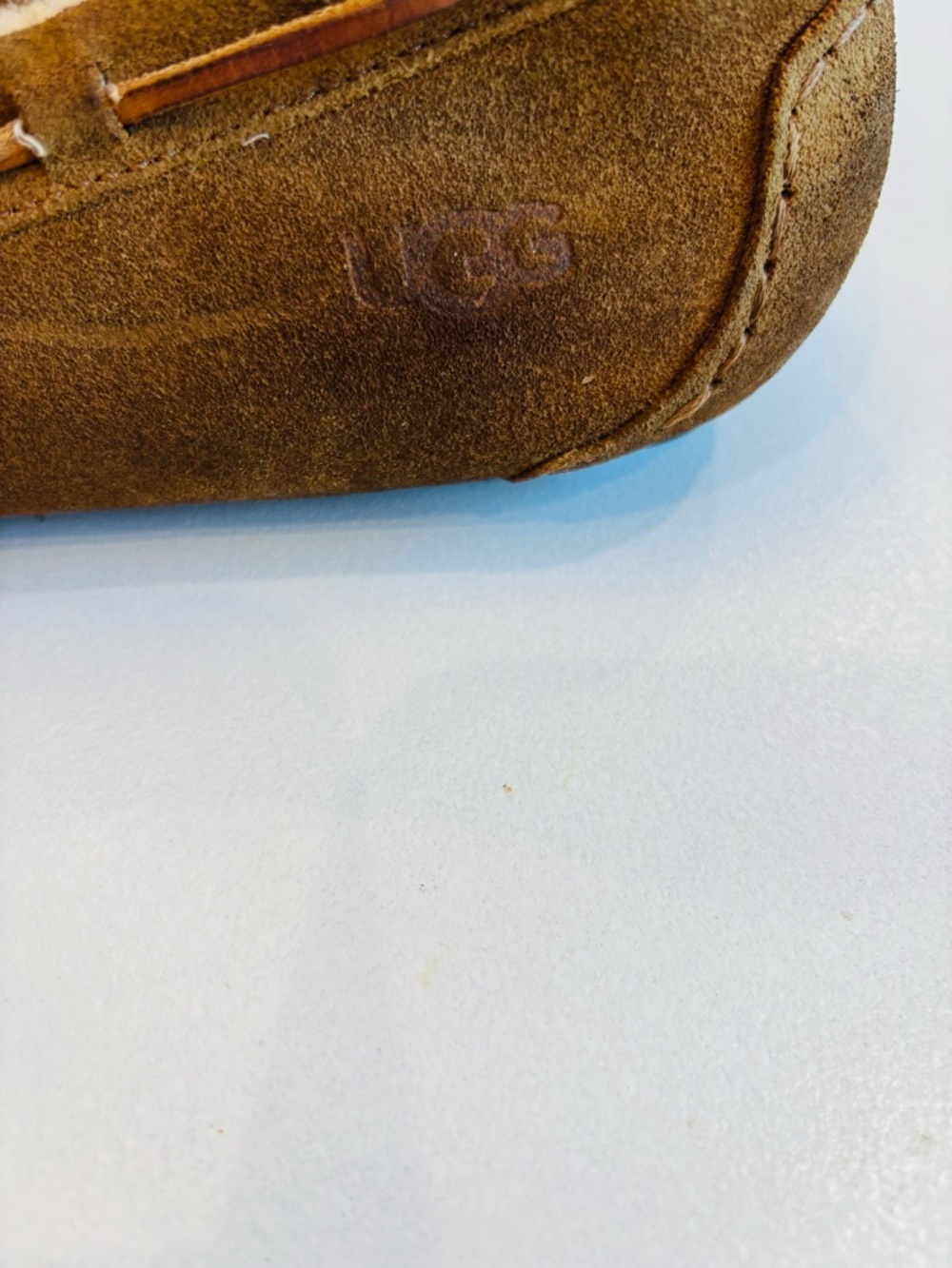 UGG Men’s Chestnut Suede Moccasin Slippers size 11 - Picture 6 of 10